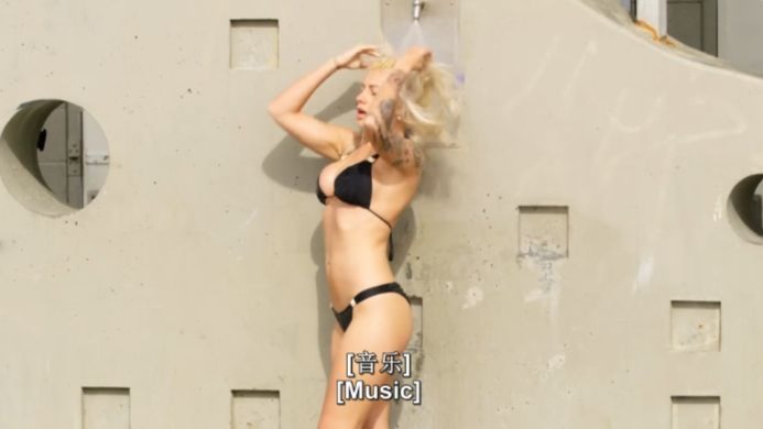 街头搭讪-齐刘海白色编发的美腿和服球队经理